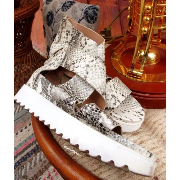 Steve Madden snakeskin wedge sandals 🍃 - Picture 3 of 5